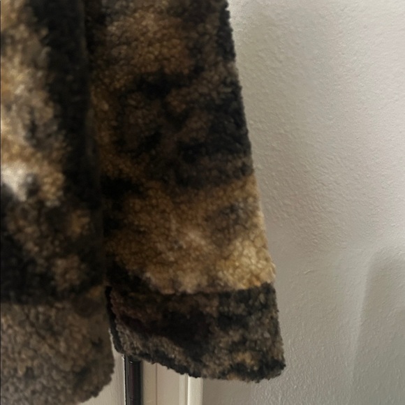 VRST Men's Black and Brown Sherpa Jacket - Picture 7 of 8